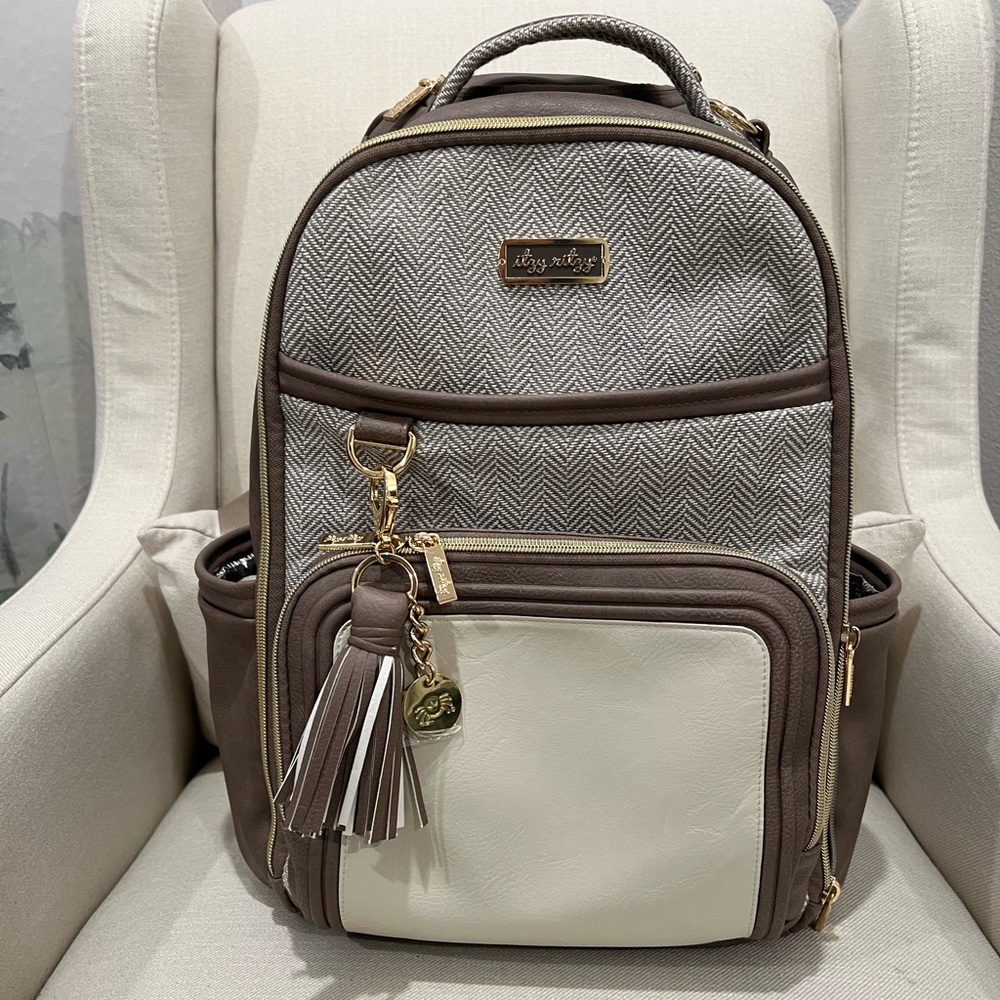 Itzy Ritzy Boss Plus Large Diaper Bag